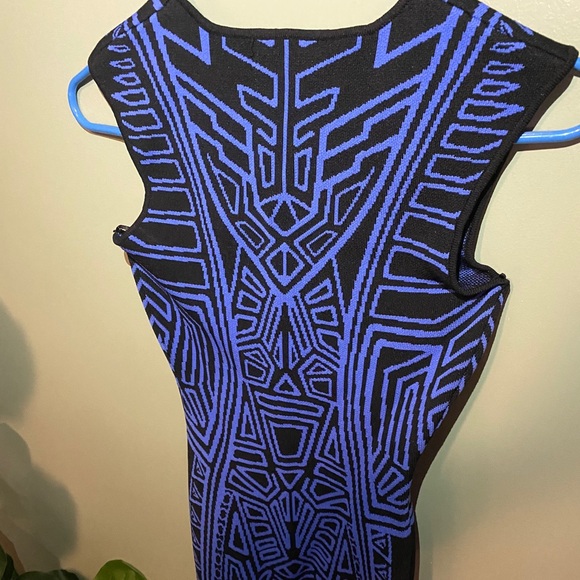 Black and blue asymmetrical print dress - Picture 13 of 15